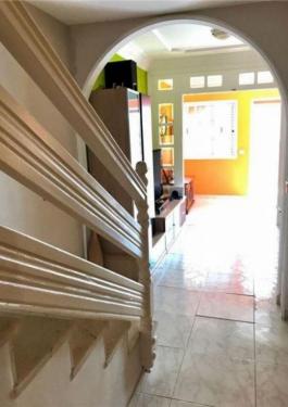 Intermediate house