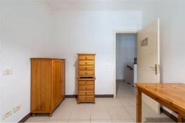 Intermediate house