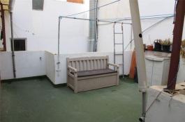 Intermediate house